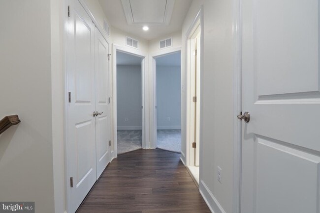 Building Photo - 9105 Fox Stream Way