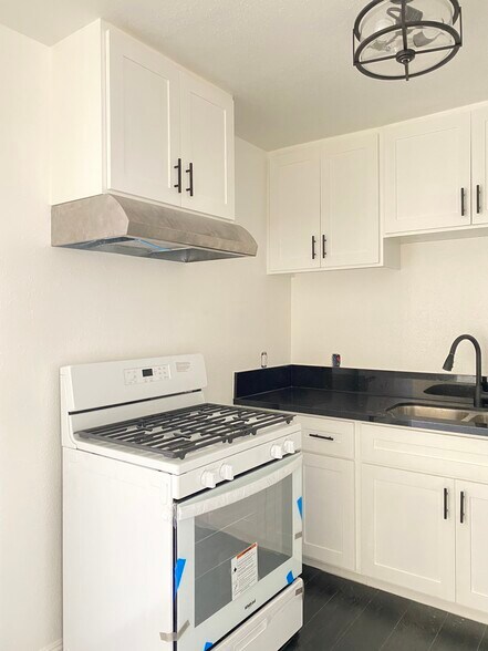 Building Photo - 4807 W 17th St