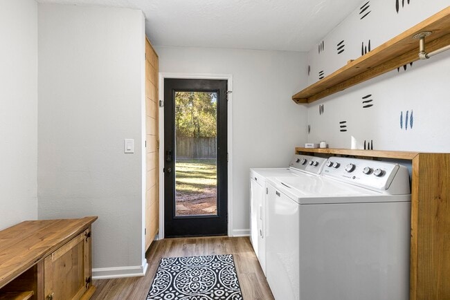 Building Photo - 623 Hickory Ridge Dr