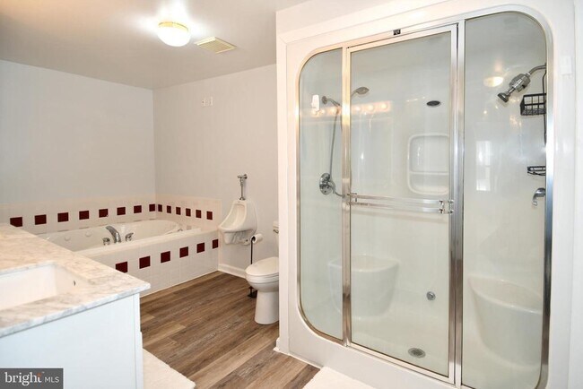 Building Photo - 10049 Meleen Dr