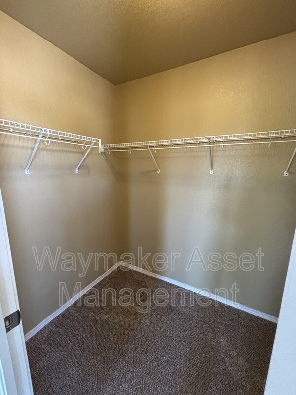 Building Photo - 6594 Silverwind Cir
