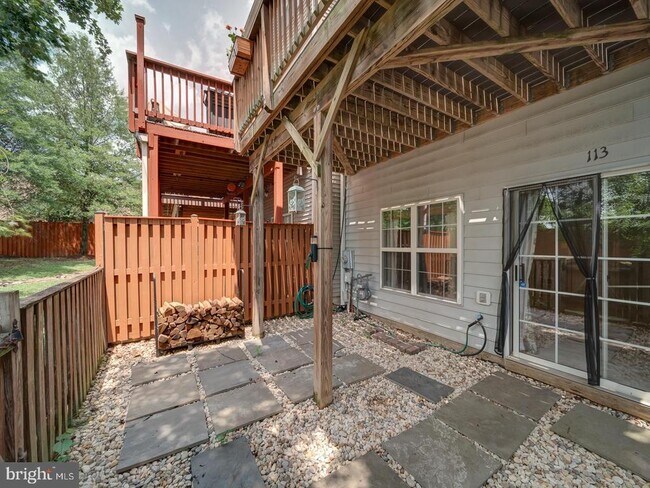 Building Photo - 113 Lake Cook Dr