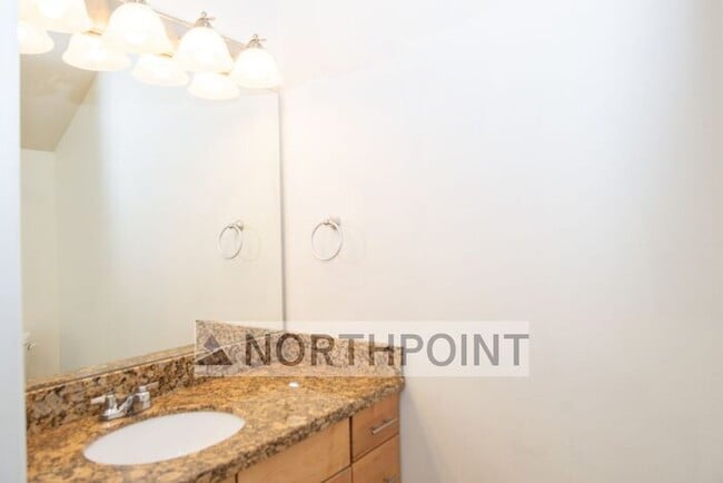 Building Photo - 2BR 2BA Condo w/ Underground Parking • In-Unit Laundry • Gated Courtyard in Salt Lake City