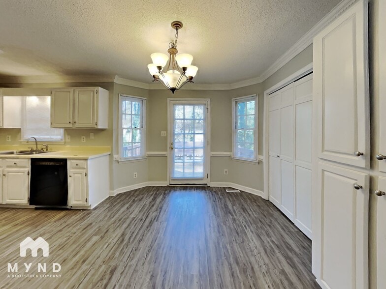 Building Photo - 6125 Krandon Dr