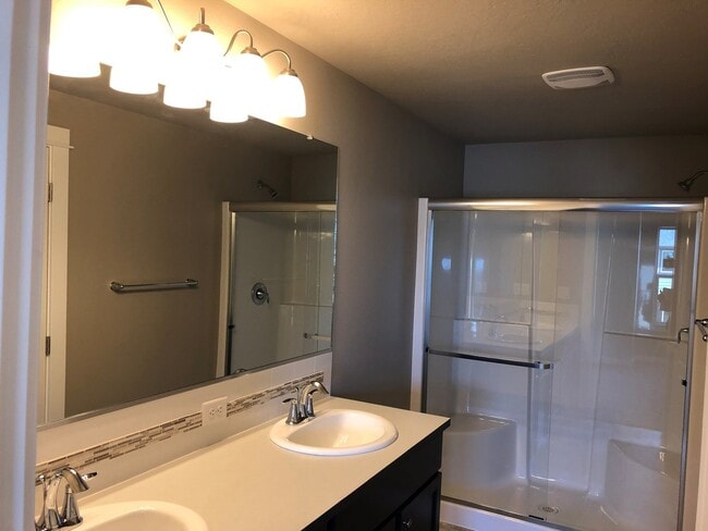 Building Photo - Beautiful newer 4 bedroom house in Coburg!