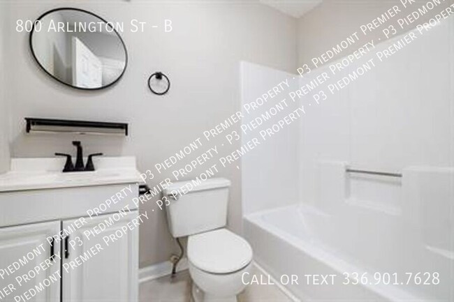 Building Photo - Fully Renovated Apartment near UNCG- 2 bed...