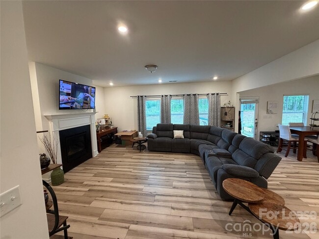 Building Photo - 4680 Courtney Crk Dr