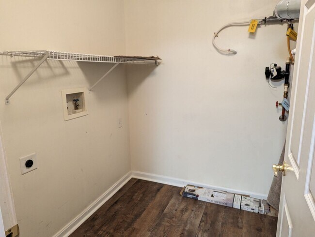 Building Photo - AVAILABLE SOON - Convenient 2 Bed/2 Full Bath Condo in Beavercreek!