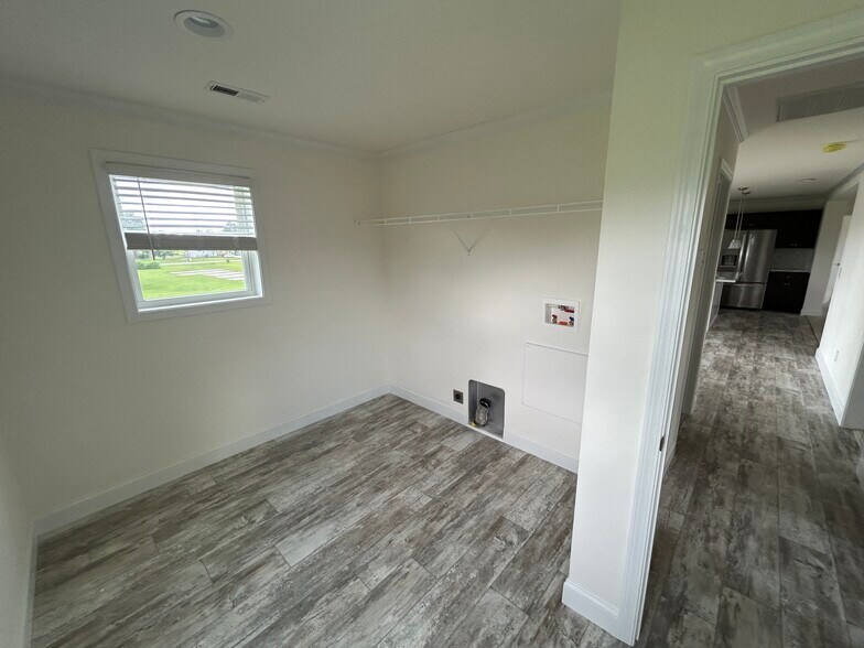 Laundry room - 54 Bay Lake Dr