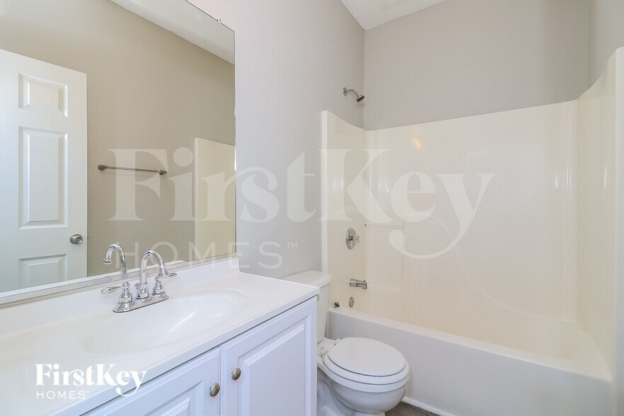 Building Photo - 5734 Newnan Cir