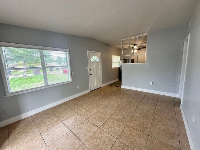 Building Photo - 4-Bedroom Home with Modern Touches!