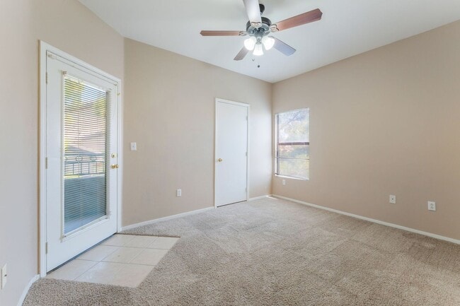 Building Photo - Bright 2-Bed Condo with Patio!