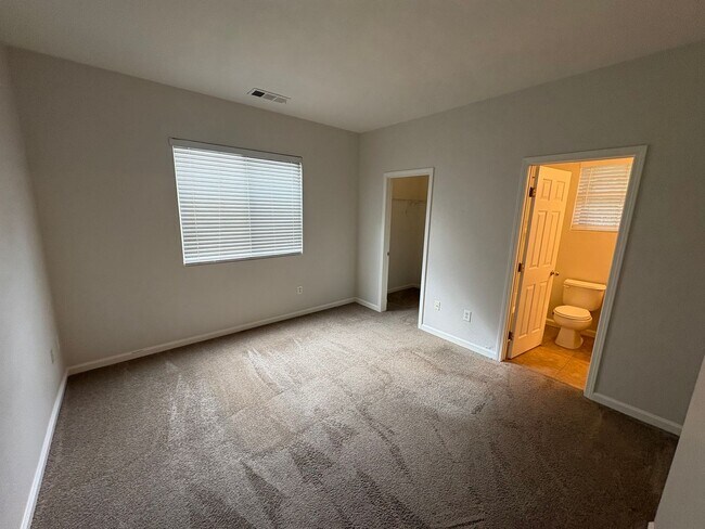 Building Photo - Great Two Story Large Bedroom, Bath Downst...