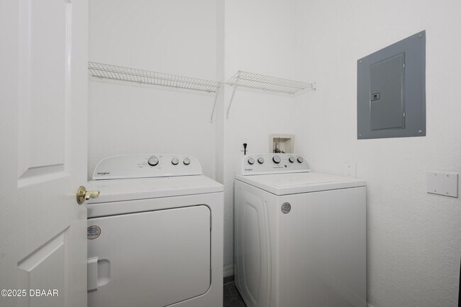 Building Photo - 830 Airport Rd