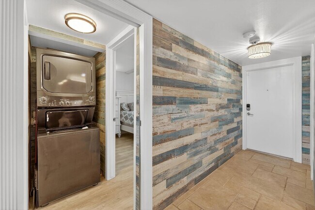 Building Photo - 10680 S Ocean Dr