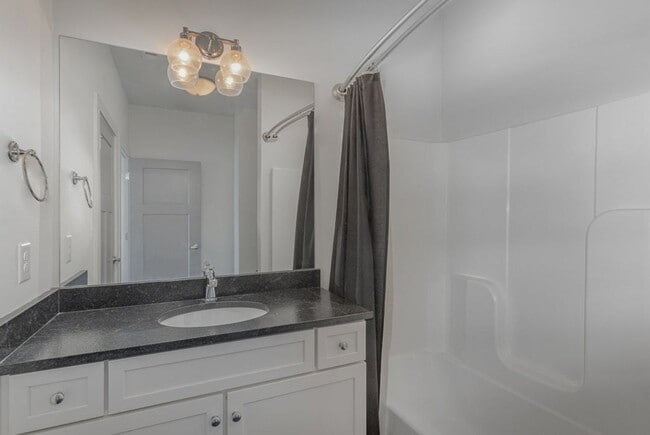 Building Photo - 5802 Maxon Ave