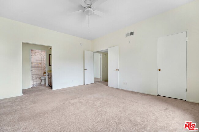 Building Photo - 6232 Nita Ave