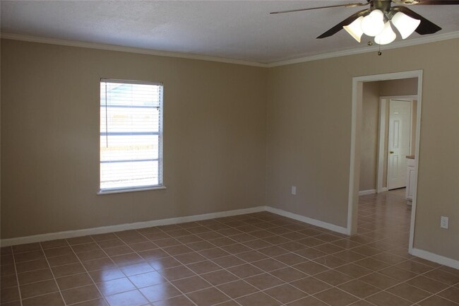Building Photo - 7739 Greendowns St