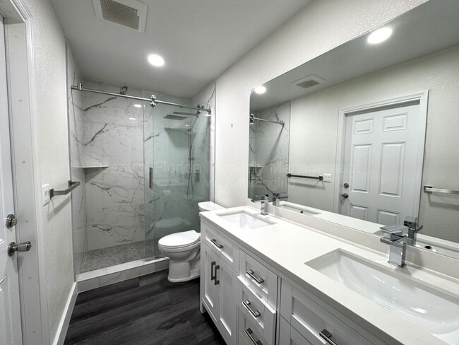 Building Photo - 9943 Bay Vista Estates Blvd