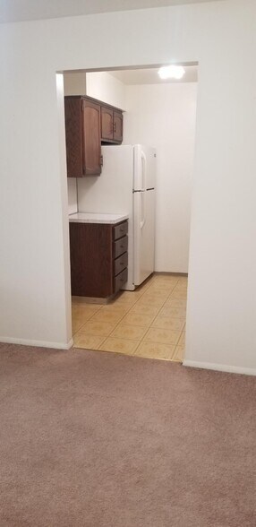 Kitchen - 6605 Katahdin Dr