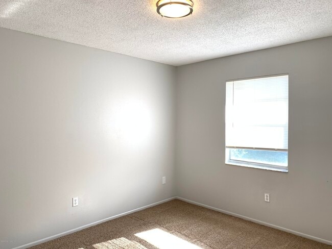 Building Photo - 609 Croton Rd