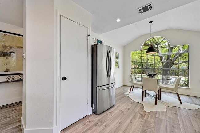 Building Photo - 10612 Watchful Fox Dr