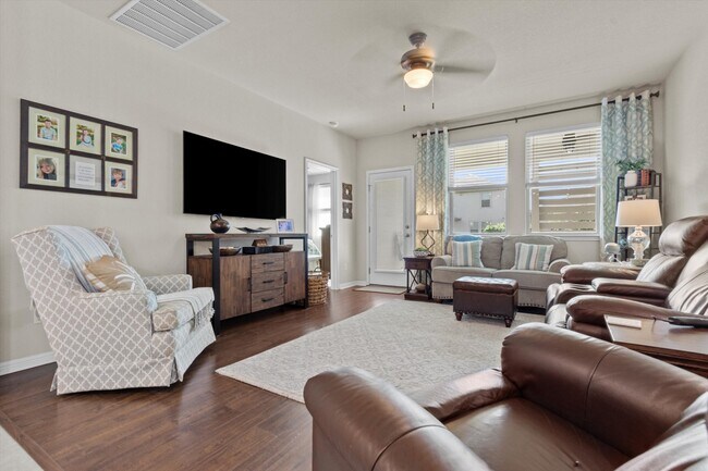 Building Photo - 109 Mountain Valley St