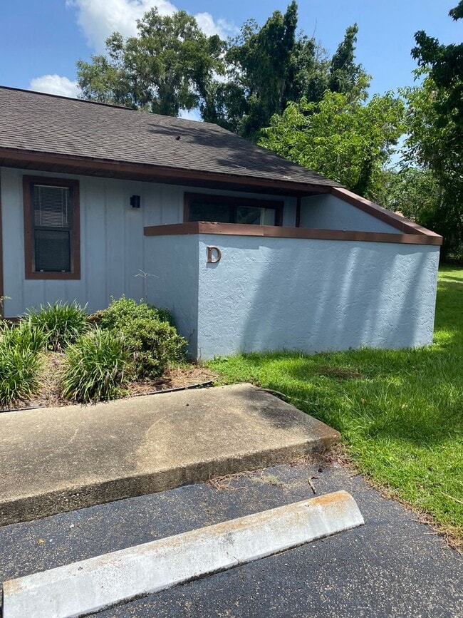 Building Photo - 620 SE 28th Pl