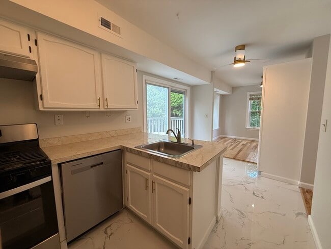 Building Photo - 271 Edgeware Ct