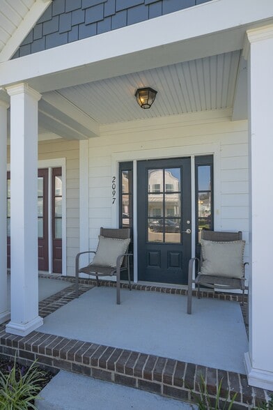 Building Photo - 2097 Orangery Dr