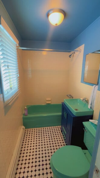 Building Photo - 157 Locust St