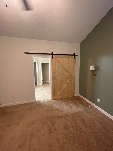 Building Photo - 14 Winged Foot Dr