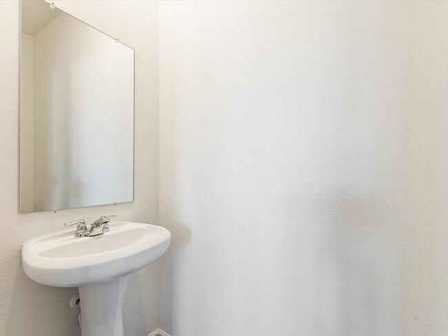 Building Photo - 2122 Mdw Pk Dr