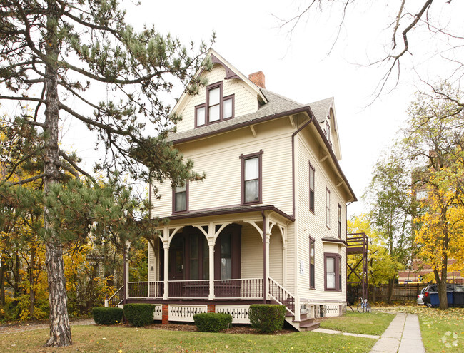 Primary Photo - 114 N Division St