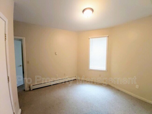 Building Photo - 815 E Main St