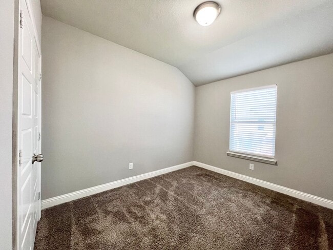 Building Photo - Modern Country Living Near I-35 – Stunning Duplex with Granite, Private Yard & Appliances Included!