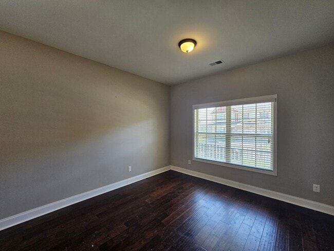 Building Photo - Luxury living at Hawthorne Ridge