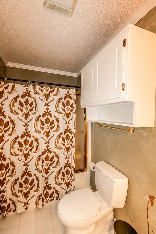 Building Photo - Beautiful 4 Bedroom, 3 Bath home. It has a 2 car garage plus a 1 car carport.  Stay warm in the w...