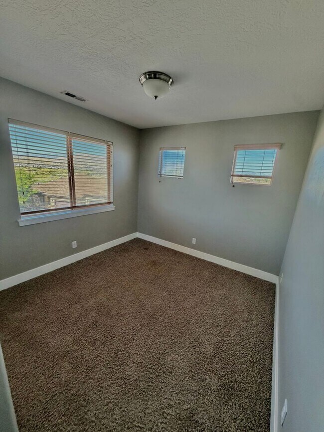 Building Photo - Lehi 3 Bedroom Town Home Pets OK