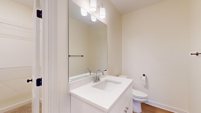 Building Photo - 227 Linden St