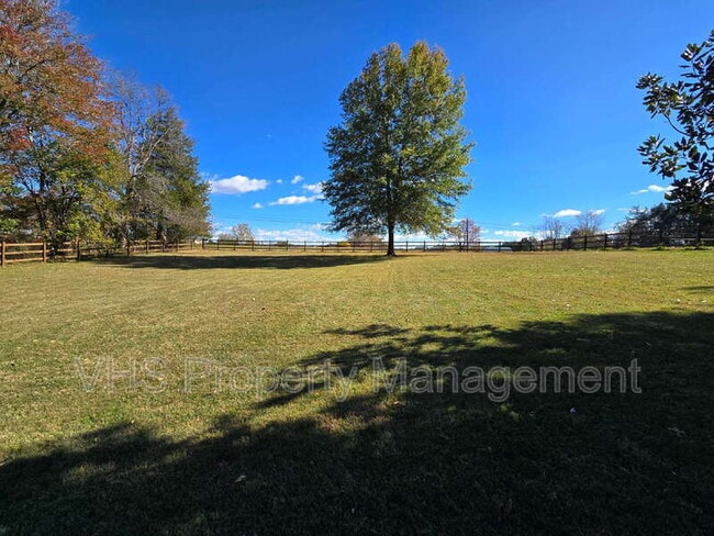 Building Photo - 10989 Muddy Run Ln