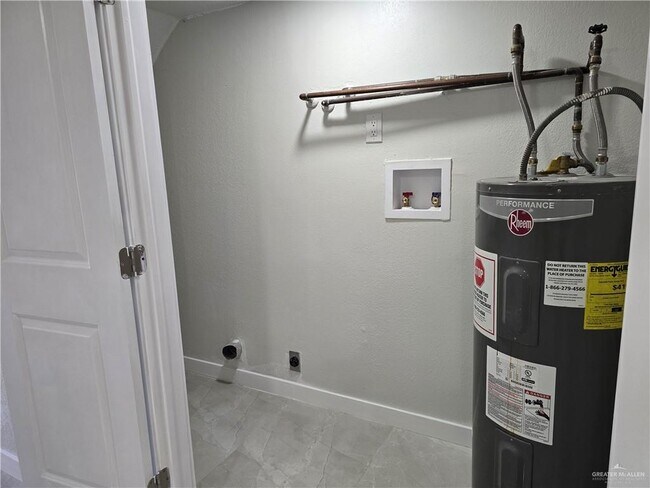 Building Photo - 16 Tori Ln