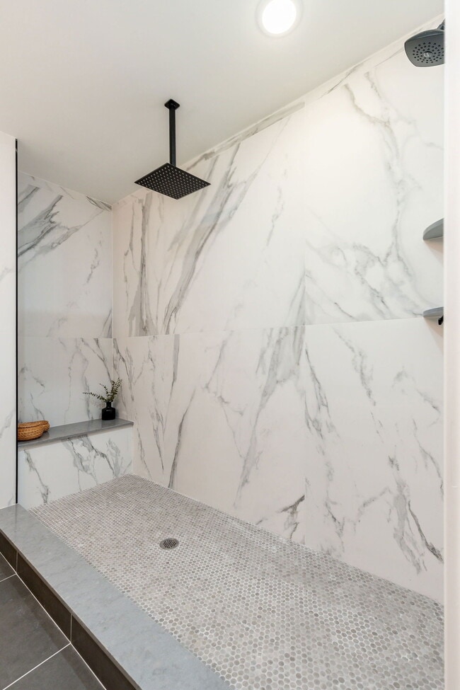 Building Photo - 609 S Orianna St