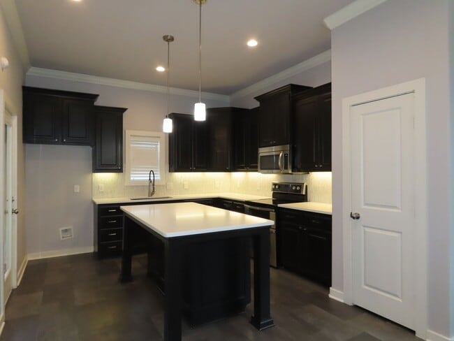 Building Photo - Beautiful 3 Bedroom, 2 Bath Home in South ...