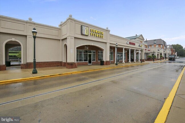 Building Photo - 4960 Sentinel Dr