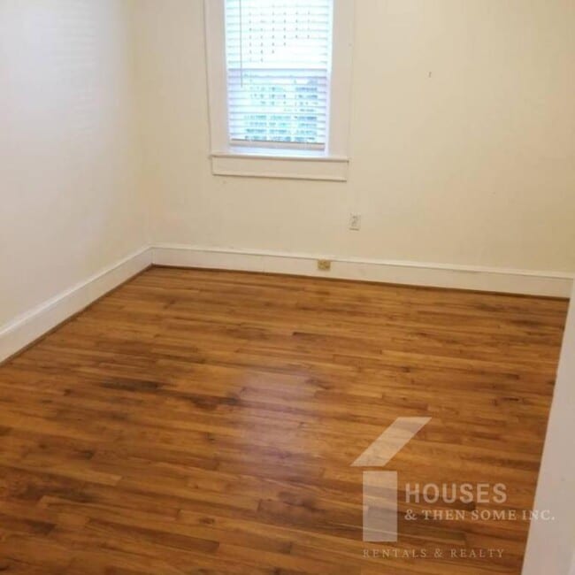 Building Photo - 203 W Faris Rd