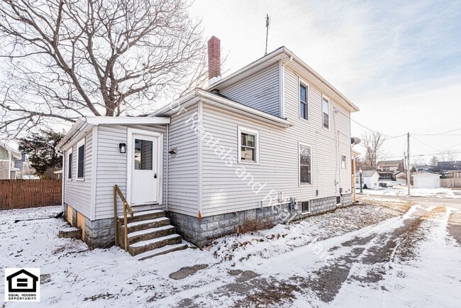 Building Photo - 4 bedroom home now available!