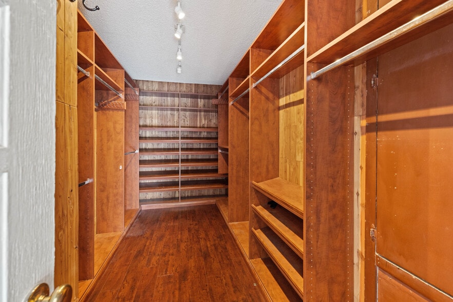 Building Photo - 5323 Coldwater Canyon Ave