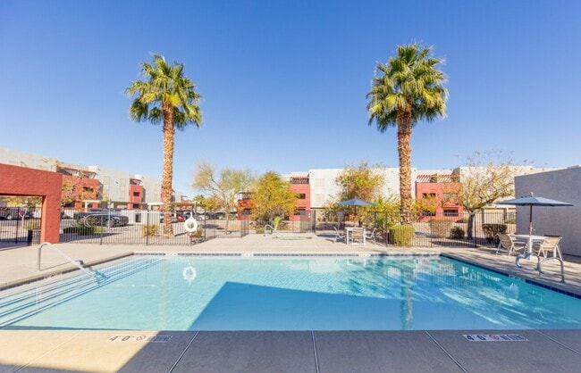 Building Photo - Los Pecos