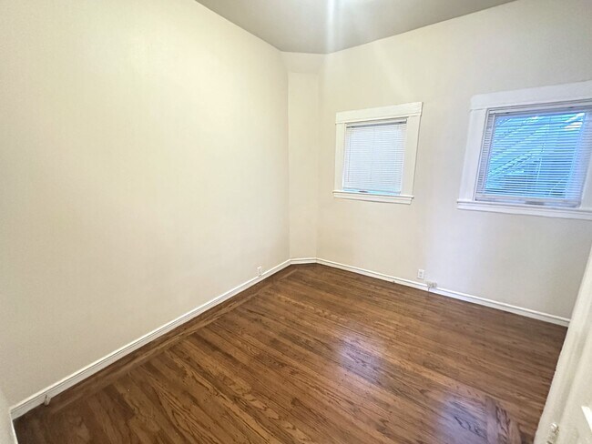 Building Photo - 1522